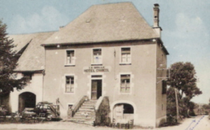 Extrait de la carte postale montrant l'ancien hôtel-restaurant