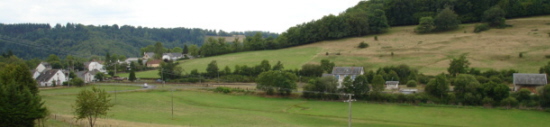 La gare est au milieu de la photo: vers la gauche, direction St Christophe. Vers la droite, c'est Drignac-Ally