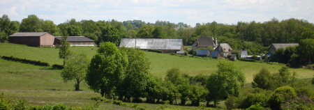 Péridières visto desde el camino que va al Four y a Brieu